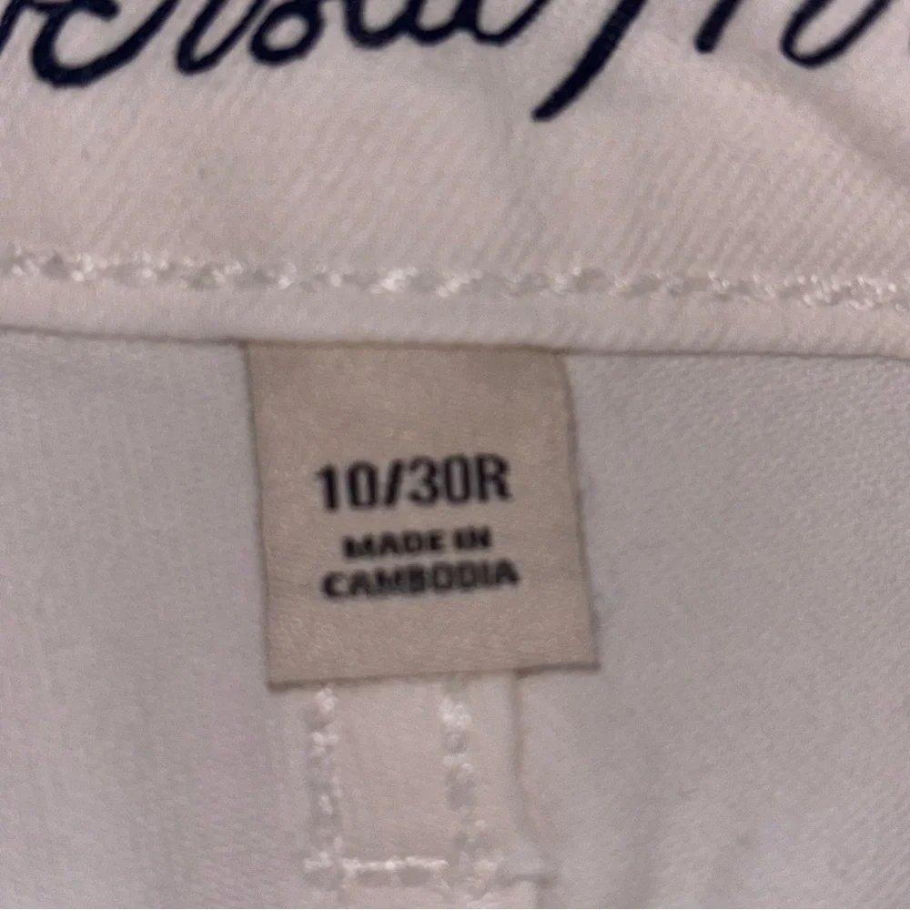 Universal Thread High Rise Straight Crop White Jeans Size 10 / 30 R